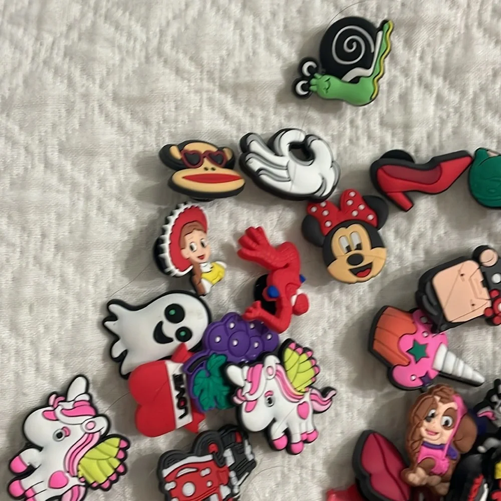 Crocs jibbitz charms for shoes assorted pack mixed Jesse Minnie Mouse paw patrol